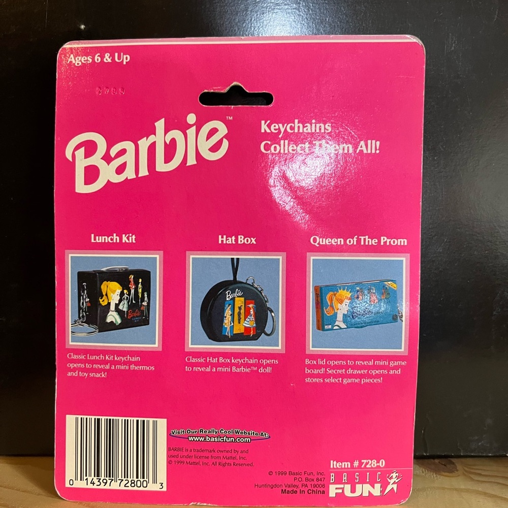 Barbie Hat Box Keychain from 1999 NRFB - Picture 2 of 3